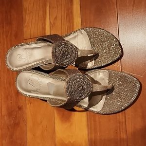 Sz 9.5/10M (39.5/40eu) Adrianna Papell sparkle wedge sandal